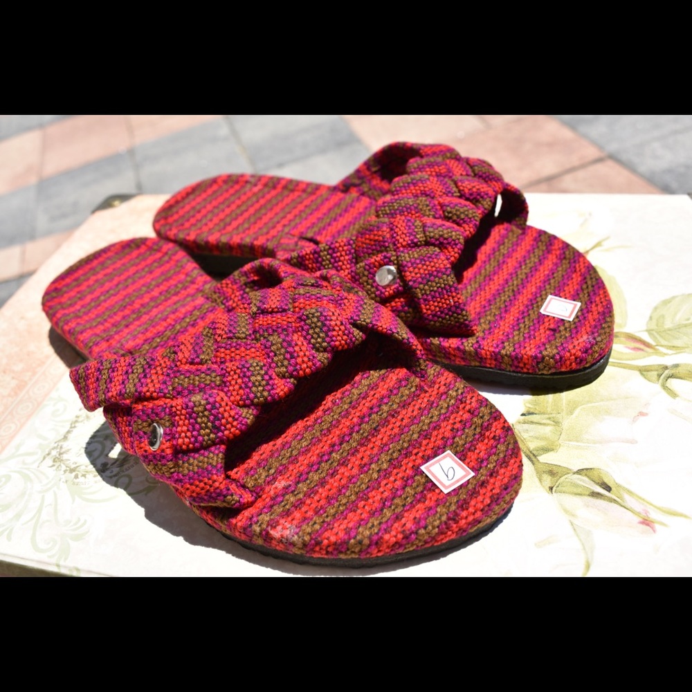 🏖Red/Brown Woven Kultura Slippers🏖